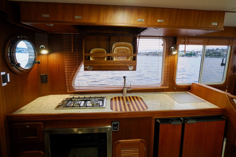 Helmsman Trawlers 31x