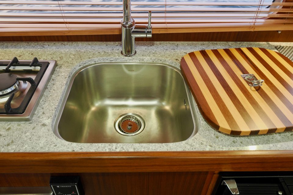 Helmsman Trawlers 31x