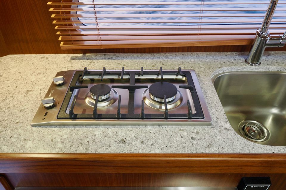Helmsman Trawlers 31x