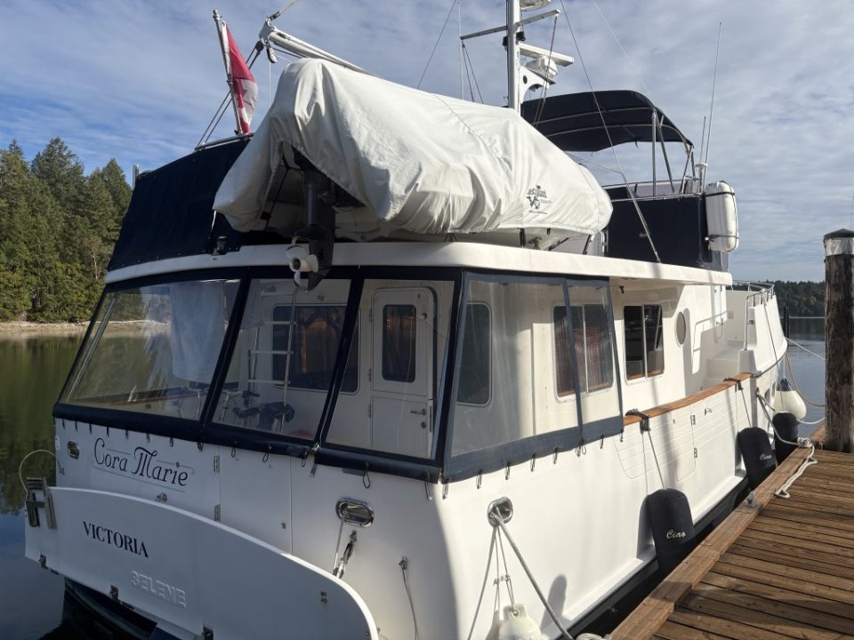 2001 Selene 47 Pilot House Trawler - photo 2