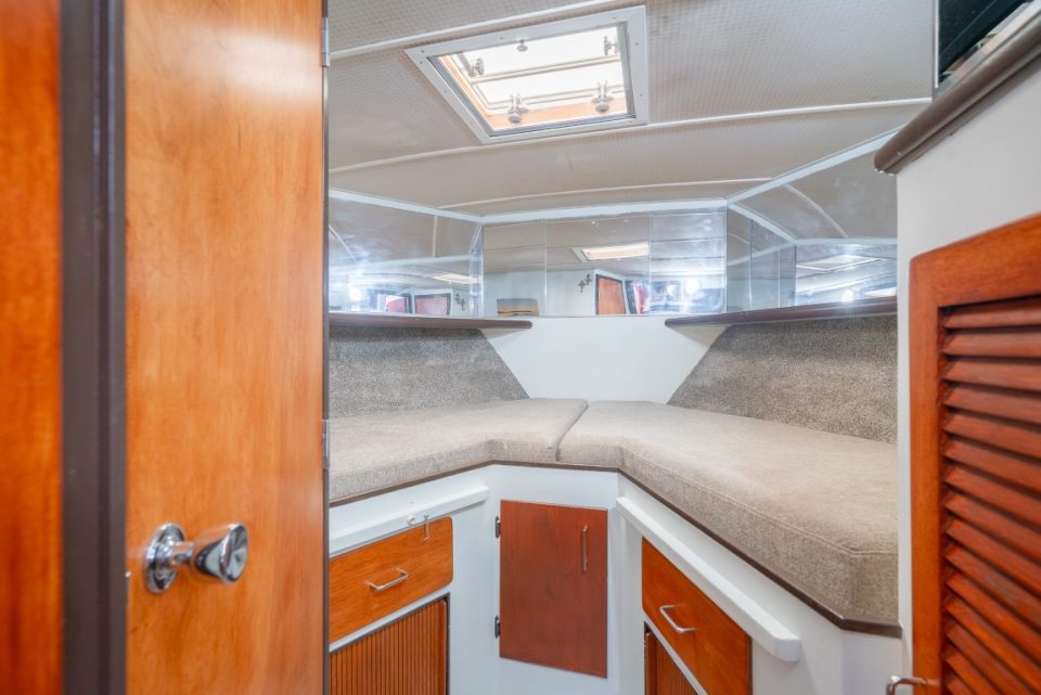 1989 Tollycraft 44 Cockpit Motor Yacht