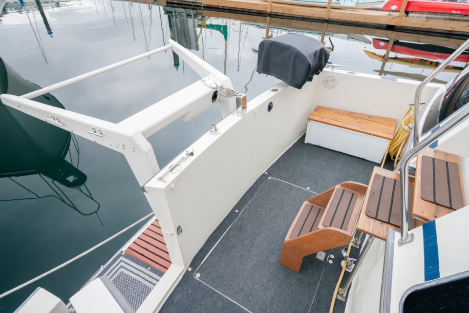 1989 Tollycraft 44 Cockpit Motor Yacht