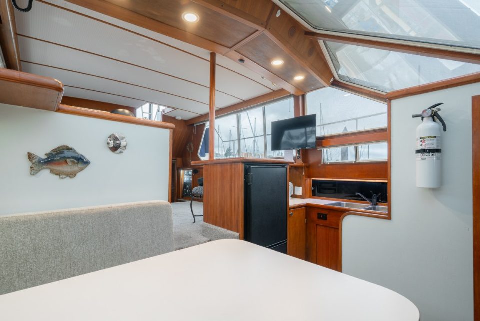1989 Tollycraft 44 Cockpit Motor Yacht