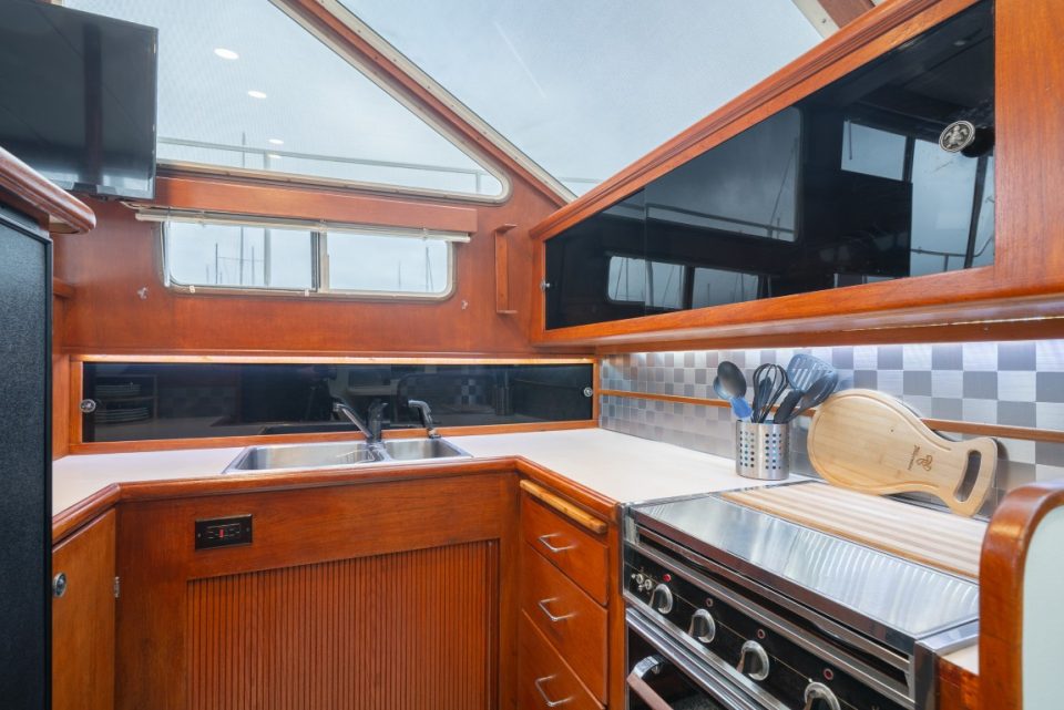 1989 Tollycraft 44 Cockpit Motor Yacht