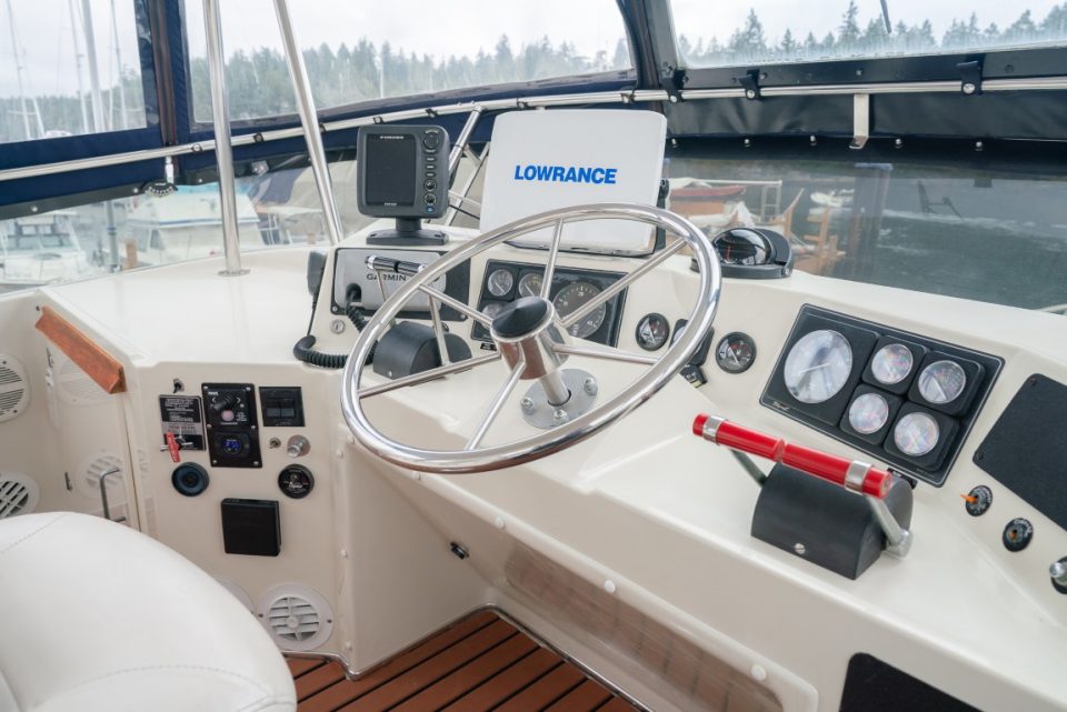 1989 Tollycraft 44 Cockpit Motor Yacht