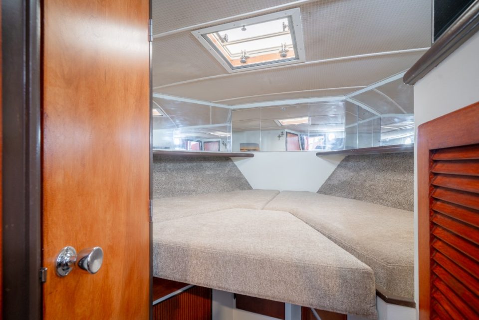 1989 Tollycraft 44 Cockpit Motor Yacht